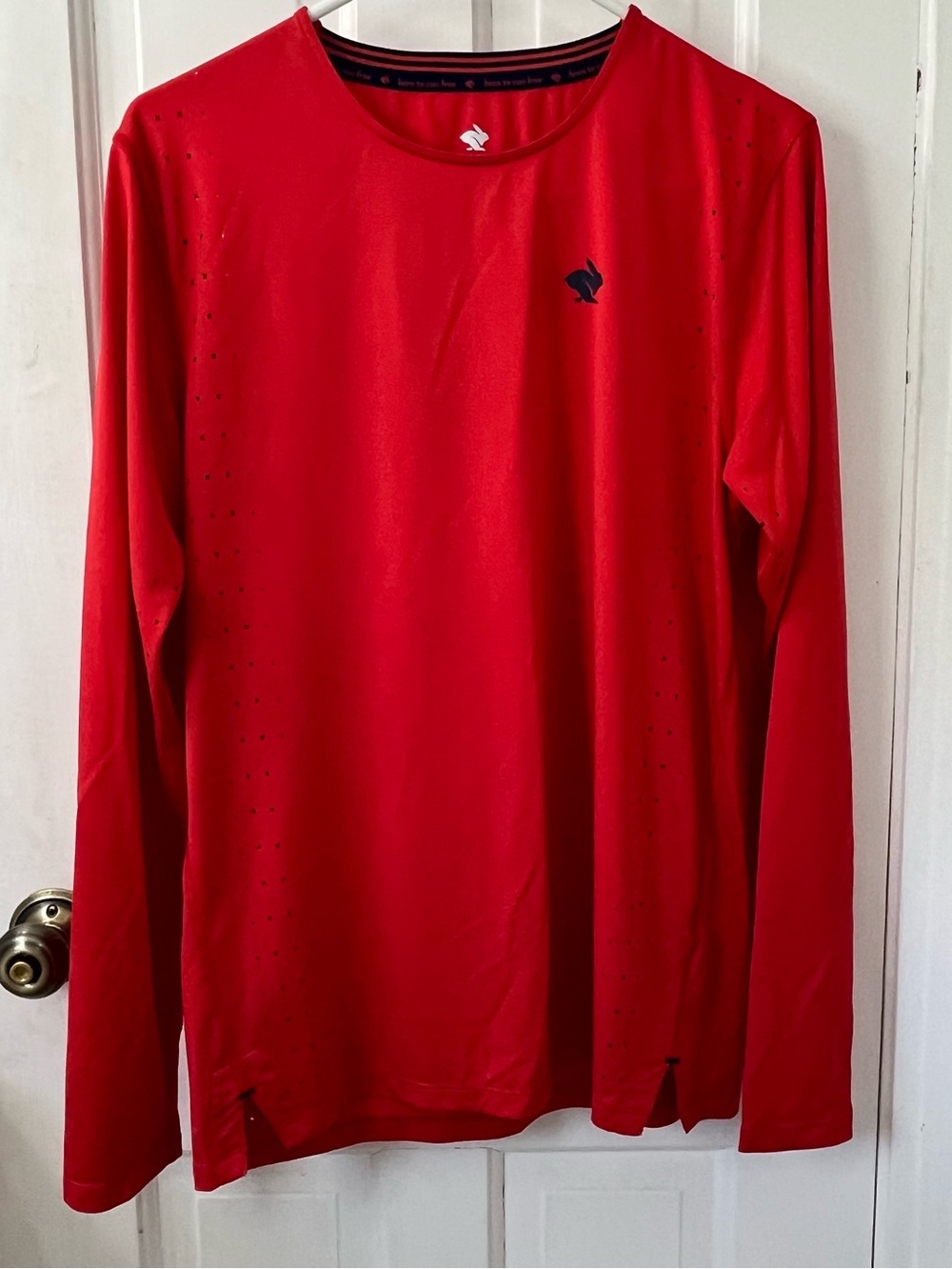 Rabbit Men’s Pace Race Tee LS in Fiery Red. Size Medium